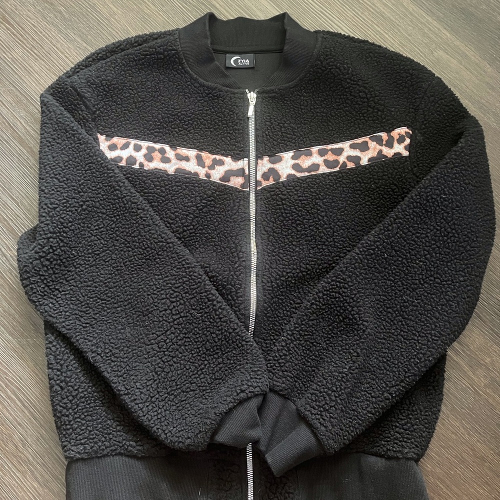Size Medium Zyia Active Fleece